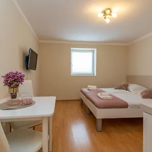 Leonarda Appartement Trogir