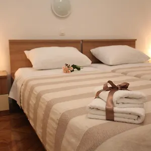 Vincent Apt. In Old Town Centre Croatia